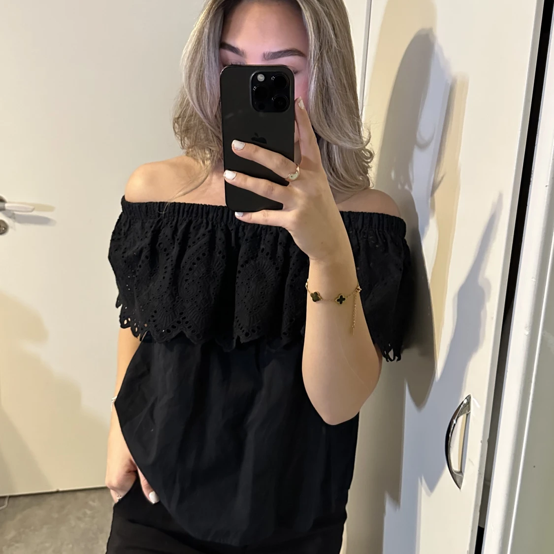 Svart off shoulder topp - 91