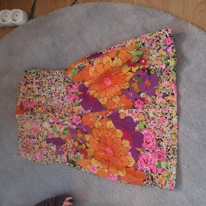 sommarklänning - h&m klänning från en gammal kollektion  nyskick nypris 799:-