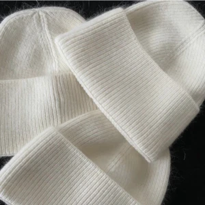 Vit mössa - Perfekt vit mössa till vintern🤍 Strl onesize  