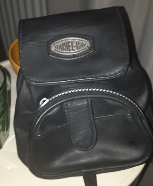 Liten väska  - Fint beg skick