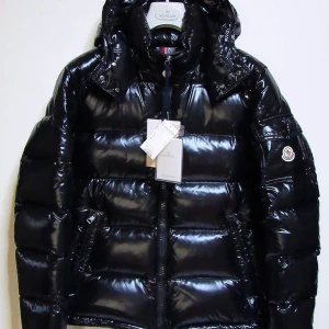 Moncler maya  - Vi säljer moncler jackor i A-kopior
