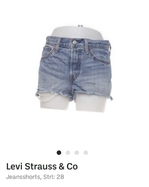 Jeansshorts  - Intressekoll på även dessa jeansshorts från Levis, köpta på Sellpy. Lite ljusare i färgen än de andra, strl 28🫶🏼