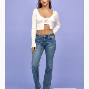 Lågmidjade jeans - Säljer dessa slutsålda lågmidjade jeans från hm. Endast använda ett fåtal gånger.