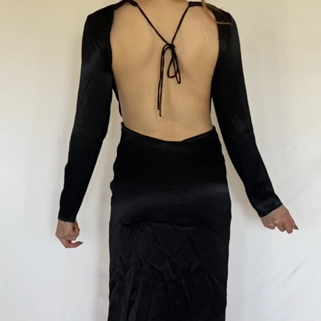 Festklänning med öppen rygg - 90