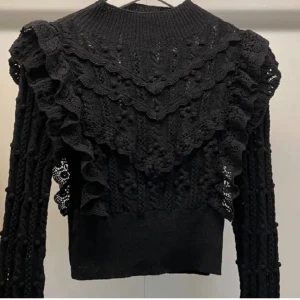 Zara tröja - Jättesöt zara tröja! Använde ish 3 gånger och är i jättebra skick!💓 Lånad bild så kom privat för egna💖