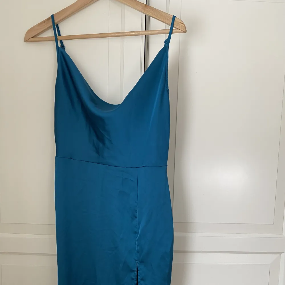 Superfin blå balklänning! Använd 1 gång 💙. Klänningar.
