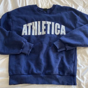 Swetshirt - Säljer nu denna sweatshirt från Gina för den inte kommer till användning längre