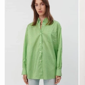 Skjorta Our Legacy   - Säljer en älskad skjorta som tyvärr  inte kommer till användning av mig. Our legacy Lend Shirt, strl 38 💋🫵