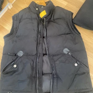 parajumper väst - Priset diskuteras vid snabb affär 