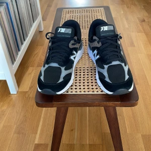 New Balance x-90 sneakers  - New Balance sneakers. Använda men mkt gott skick! Storlek 11 us/45eu.