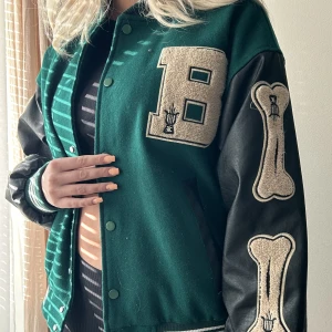 College jacka  - Som ny, storlek s men passar m och xs