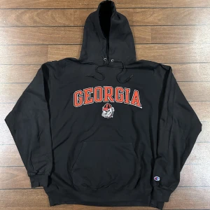 Champion Georgia Hoodie - Snygg vintage champion Hoodie i storlek XL! Bara att skriva om du undrar över något🙏