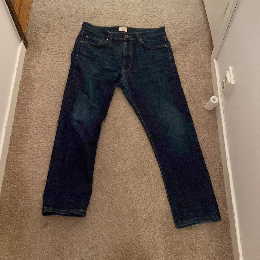 jeans som liknar evisu. Köpt i en secondhand i köpenhamn. Bra skick! pris kan diskuteras . Jeans & Byxor.