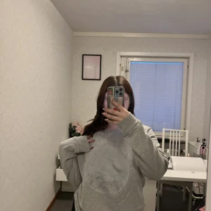 Tröja - Jättebekväm tröja. Använd ganska mycket. 