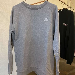 Adidas sweatshirt  - Tjeeeenare mannen! Adidas sweatshirt  Pris går att diskutera