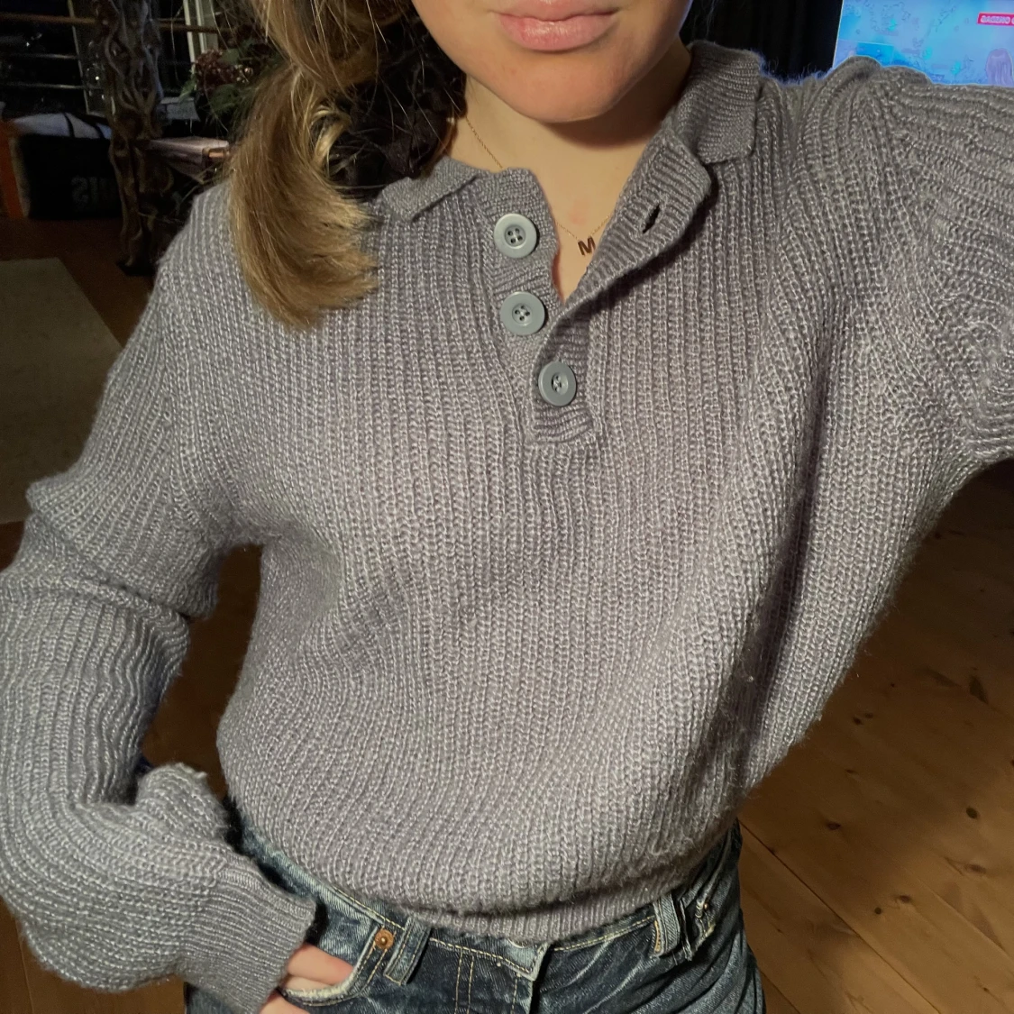 Blå stickad tröja med knappar, storlek 38