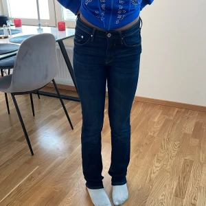 Lågmidjade jeans - Jag vill sälja min jeans jag köpte för ett pr år sedan för den passar inte mig längre 