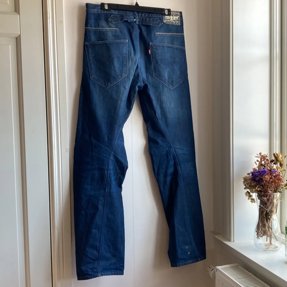 Snygga unika blå Levi’s jeans i mycket bra kvalitet . Jeans & Byxor.