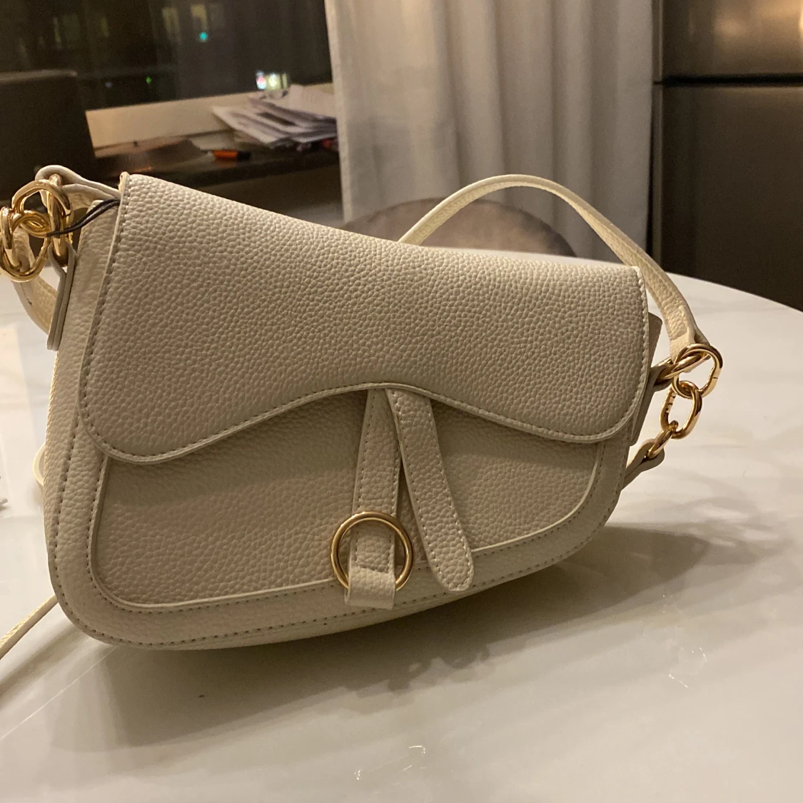 Helt oanvänd axelbandsväska