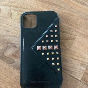 Ideal of sweden nitar - Säljer detta grymt populära ideal of Sweden skal! Nitarna har rostat lite! Köpt för 700kr!