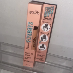 Got2b Farewell Flyaways - Tämj ditt frissiga hår med got2b Farewell Flyaways! Den lätta, klibbfria formulan håller håret på plats under nolltid. Hårknut, hästsvans eller flätor – inget äventyr kan förstöra din frisyr! Finns 2 st! Kan även postas med frimärke/portokod för 15:- 