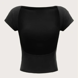 Rygglös topp - Trendig rygglös topp, helt oanvänd då jag råkade beställa två❤️OM MAN BUDAR KAN MAN INTE DRA SIG UR