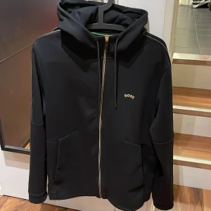 Hugo boss  - Säljer nu min Hugo boss (Ny pris 2100). Skick 9/10 