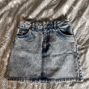Ljusblå jeanskjol - ljusblå kjol från TopShop i nyskick 💛