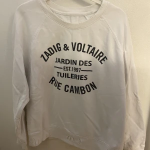 Zadig & Voltaire tröja - Snygg Zadig tröja inköpt för några år sedan. Inte varit så bra på att använda den, mest hängt i garderoben. Pris kan diskuteras vid snabb affär!⭐️