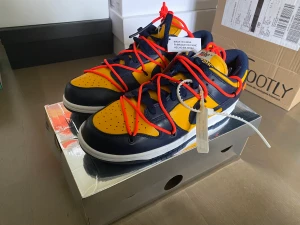 Nike off white dunk midnight navy 42.5 - Storlek 42.5 us9 Helt nya skick med alla og  Kvitto finns  Finns hämta i Stockholm eller frakt 