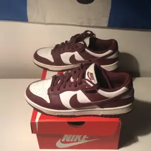 Nike dunklows! Bra skick inte mycket crease på toe boxen men lite sliten sula 