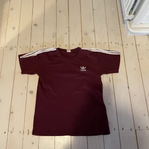 T-shirt  - Storlek M