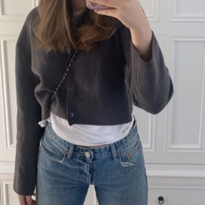 Kofta  - Säljer nu denna jätte fina kofta ifrån zara som jag tyvärr aldrig får någon användning av längre😚