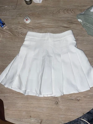 Utsvängd kjol - Utsvängd kjol i ”skol” modell