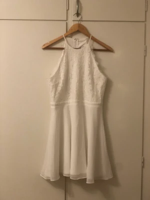 Student/avslutningsklänning  - Skitsnygg klänning som vara har använts en gång.