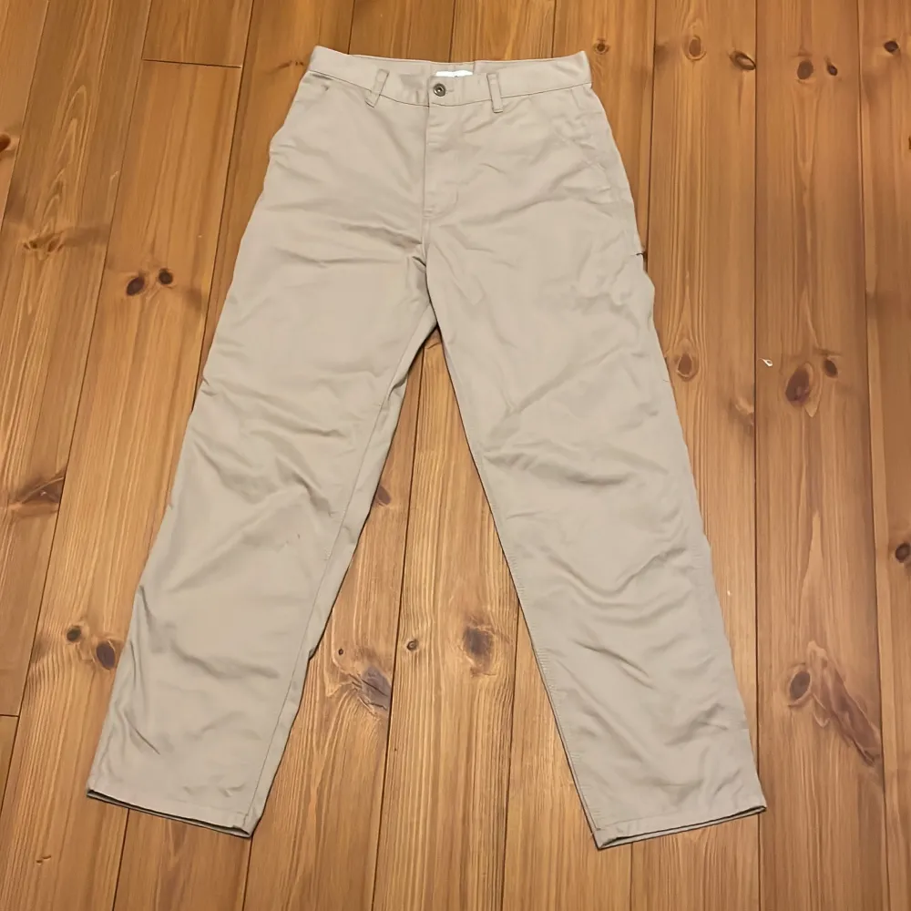 Woodbird worker pants i väldigt bra skick . Farkut & Housut.