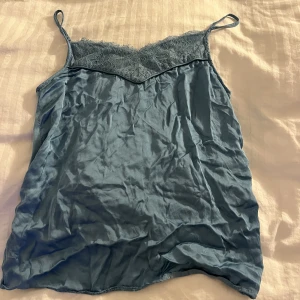 Massimodutti  - Fint blått linne från Massimo dutti!