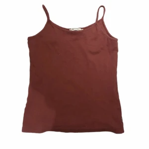 Linne - Vinrött linne som är super fint, inga defekter!