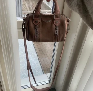 Zadig sunny bag  - (Direkt pris 700kr) bLägger endast ut för intresse! Vill se vad folk kan buda.   Kan även tänka mig byta. Skriv för fler bilder och frågor. Obs den är väldigt skitig och smutsig! 🙌🏻🫶🏼 