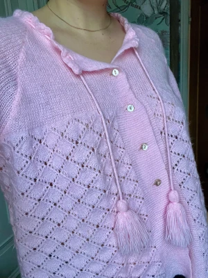 Rosa stickad tröka - Strl M  Köpt second hand 