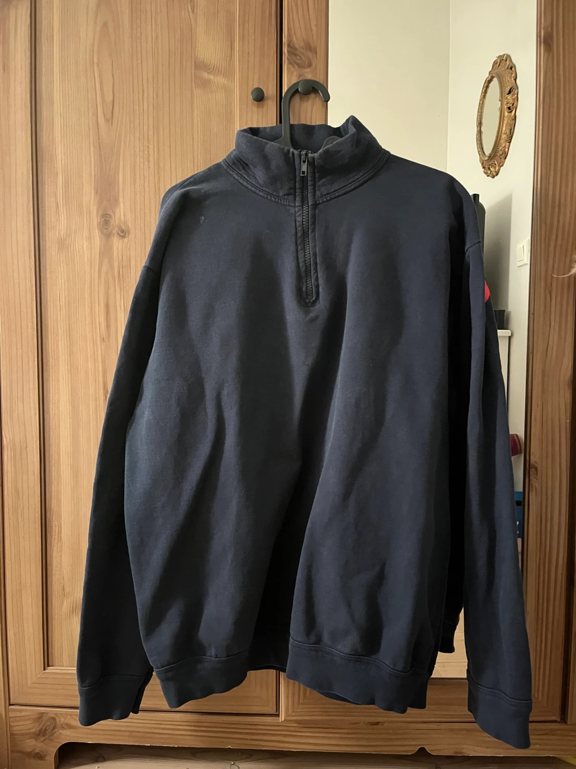 Mörkblå sweatshirt