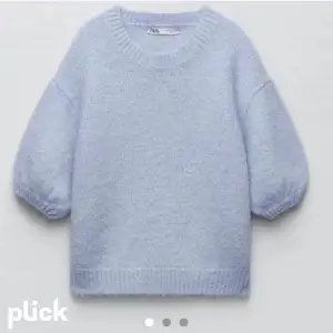 Superfin ljusblå stickad tröja från zara! hör av dig vid frågor eller om fler bilder önskas☺️💙