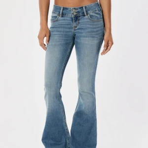 Hollister jeans  - Lågmidjade bootcut jeans från hollister💙Storlek 25/32 men passar mig som är 160💙