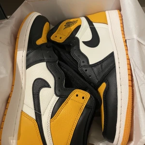 Nike air Jordan 1 yellow toe taxi - Storlek 42, helt nya skick DS, kvitto Finns  