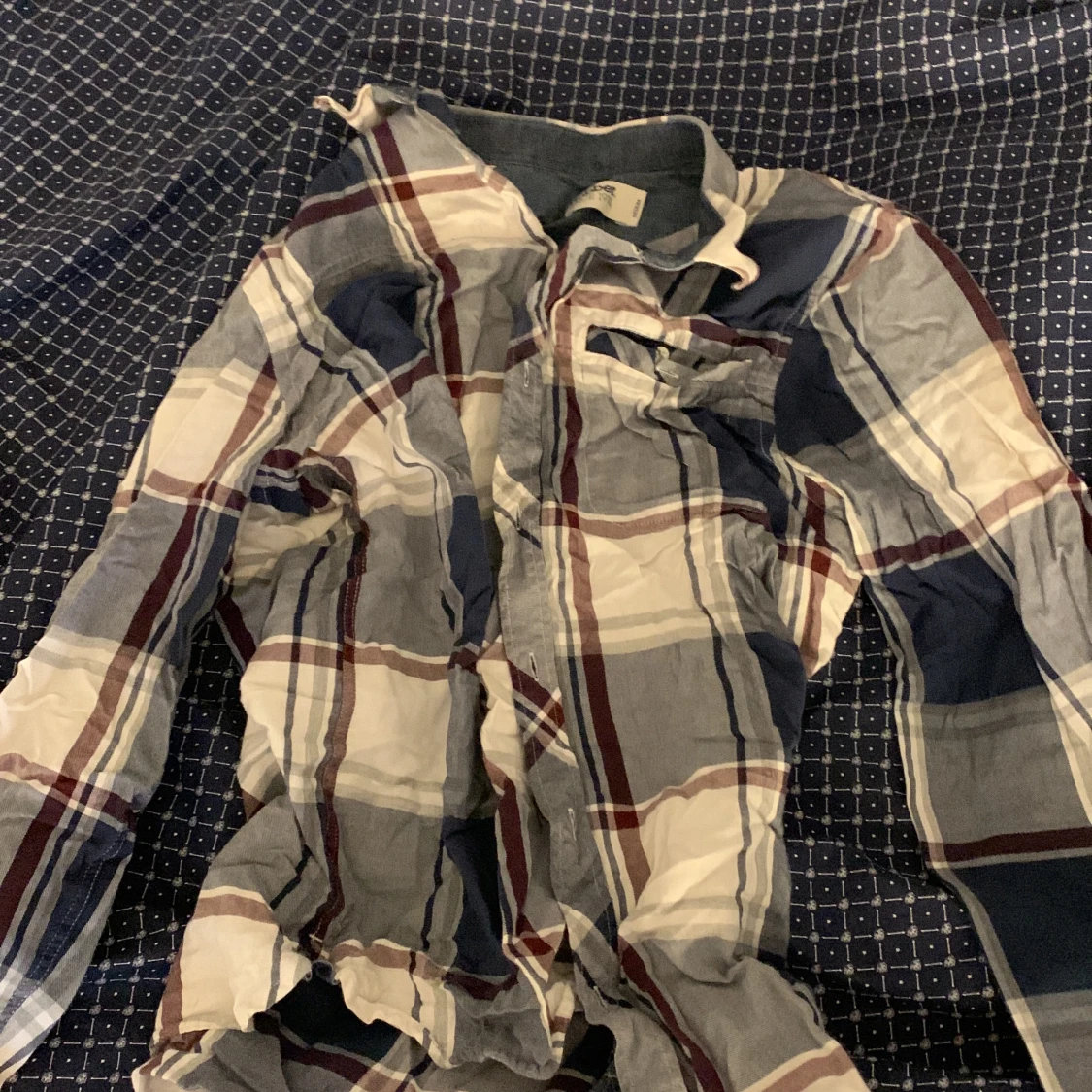 En oversize rutig stjorta