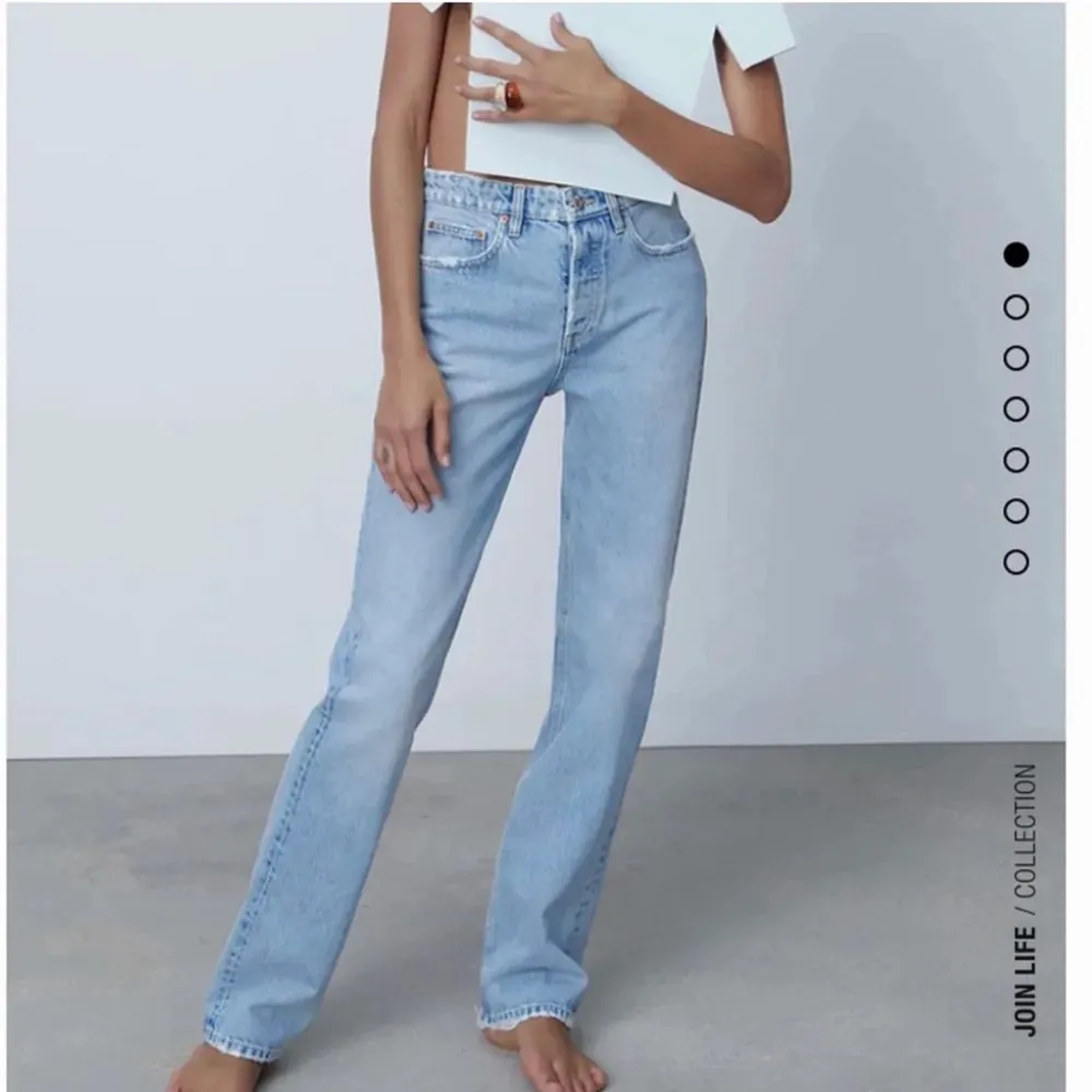 Mid rise jeans från zara. Mycket fint skick.  Köpare står för frakt . Jeans & Byxor.