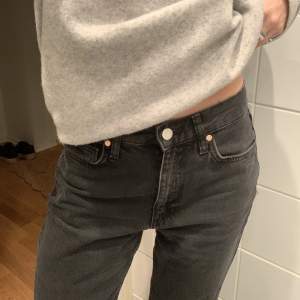 Mid-Waist jeans från mango. Storlek 36. Långa i benen