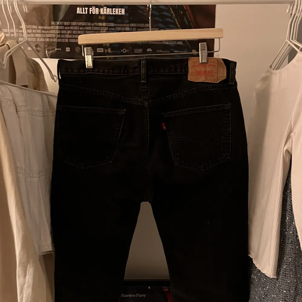W36 L34 Köpta på sellpy- för små därför säljer jag😭 Aningen korta i benen- motsvarar L30. Jeans & Byxor.