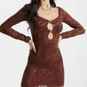 Klänning  - Poster-girl inspirerad klänning. Använd fåtal gånger. 