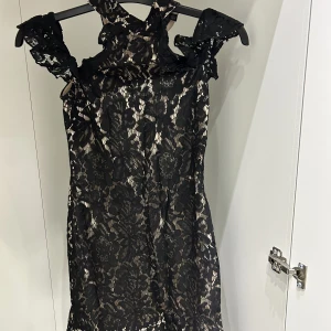 Klänning - En fin fest klänning som jag haft den på mig bara en gång. 